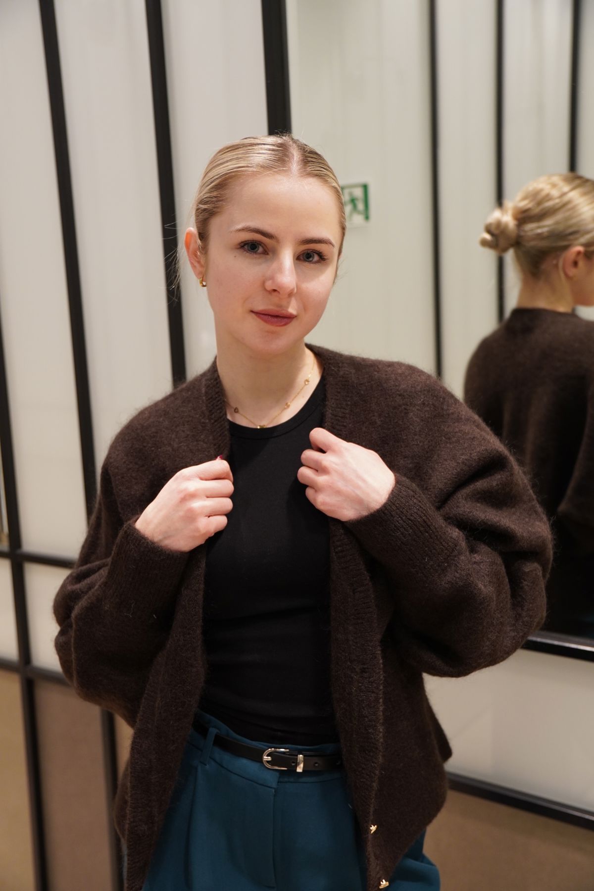 Turkus z ciemną górą 