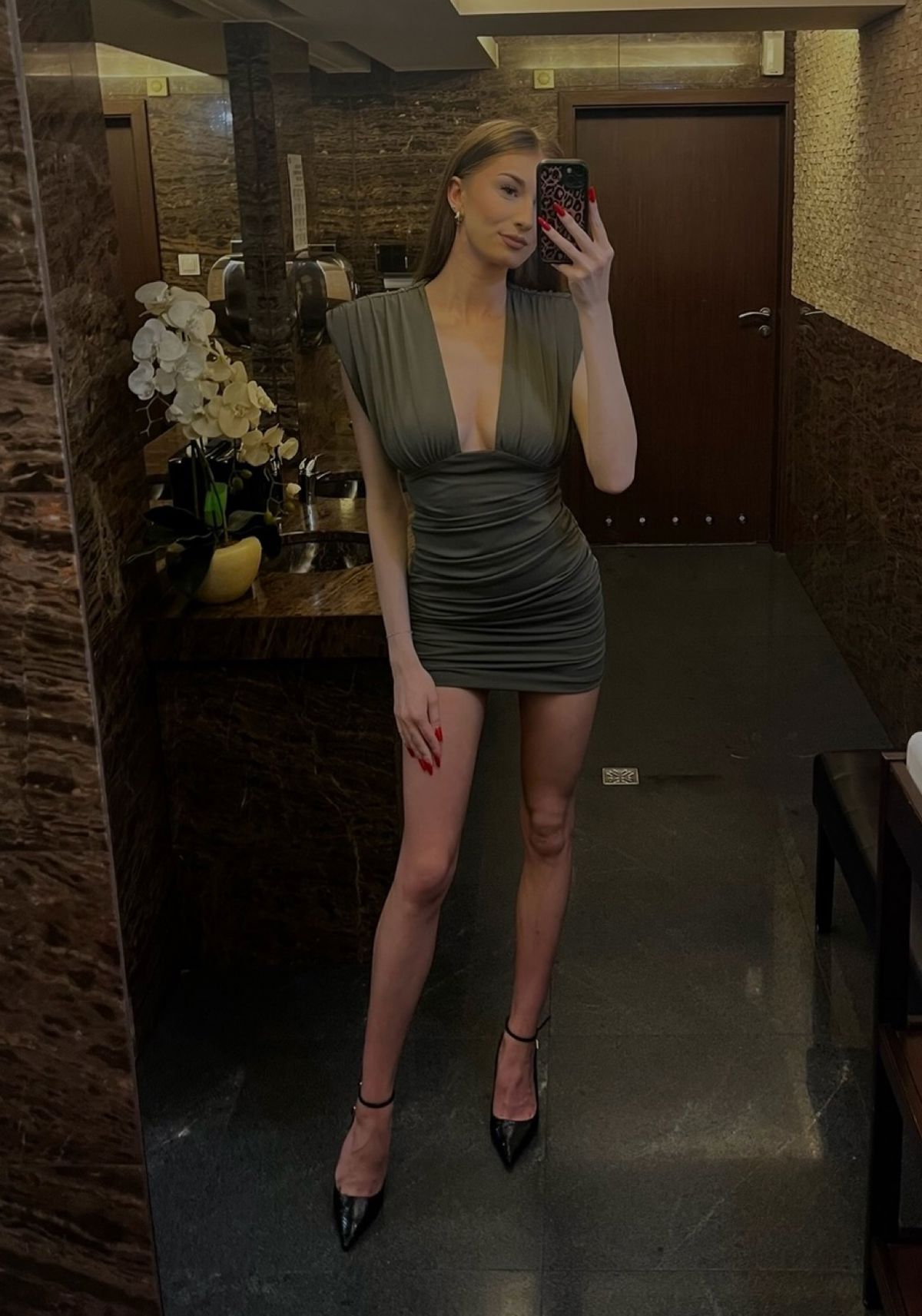 Elegancka sukienka khaki 