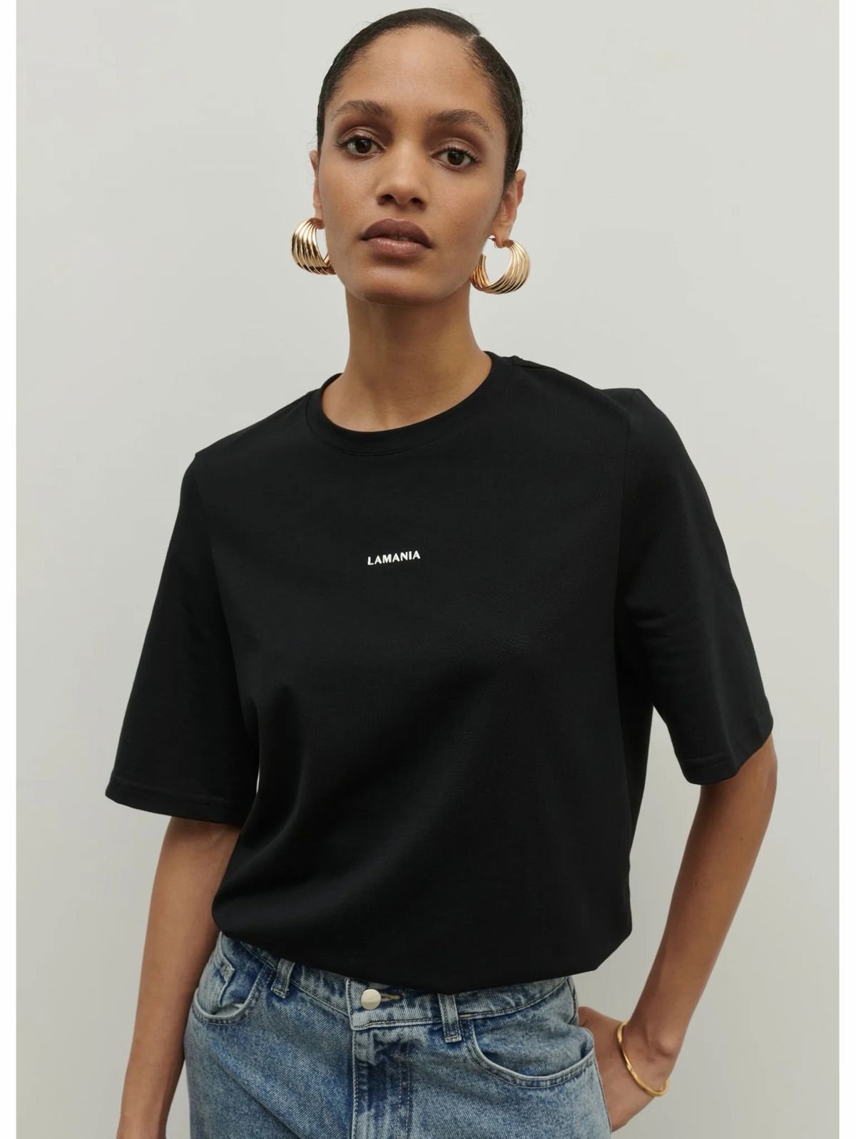 Czarny T-shirt z białym napisem