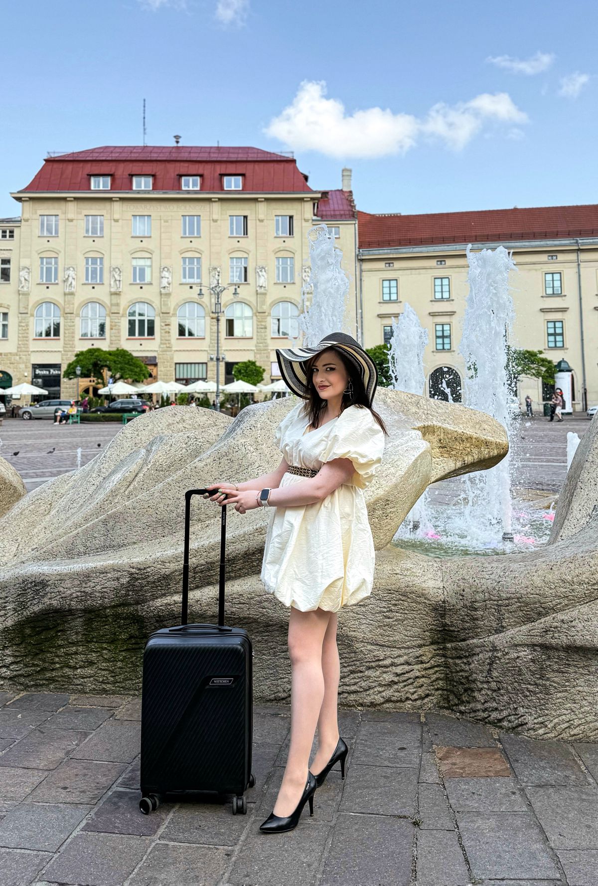 Business Chic: Ecru bombka & wyjazdowy klasyk
